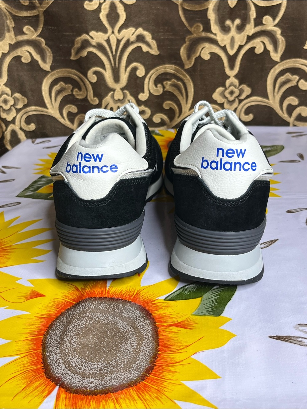 Men’s New Balance 574 Classic Black & White Running Sneakers - US M11 - Picture 7 of 15